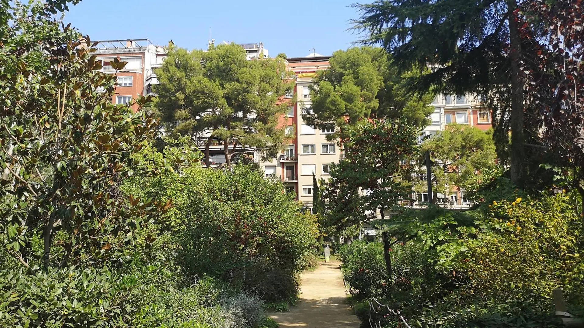 Aparteasy - Private Terrace, 3 Bedrooms, Eixample Barcelona 0*,  Spain