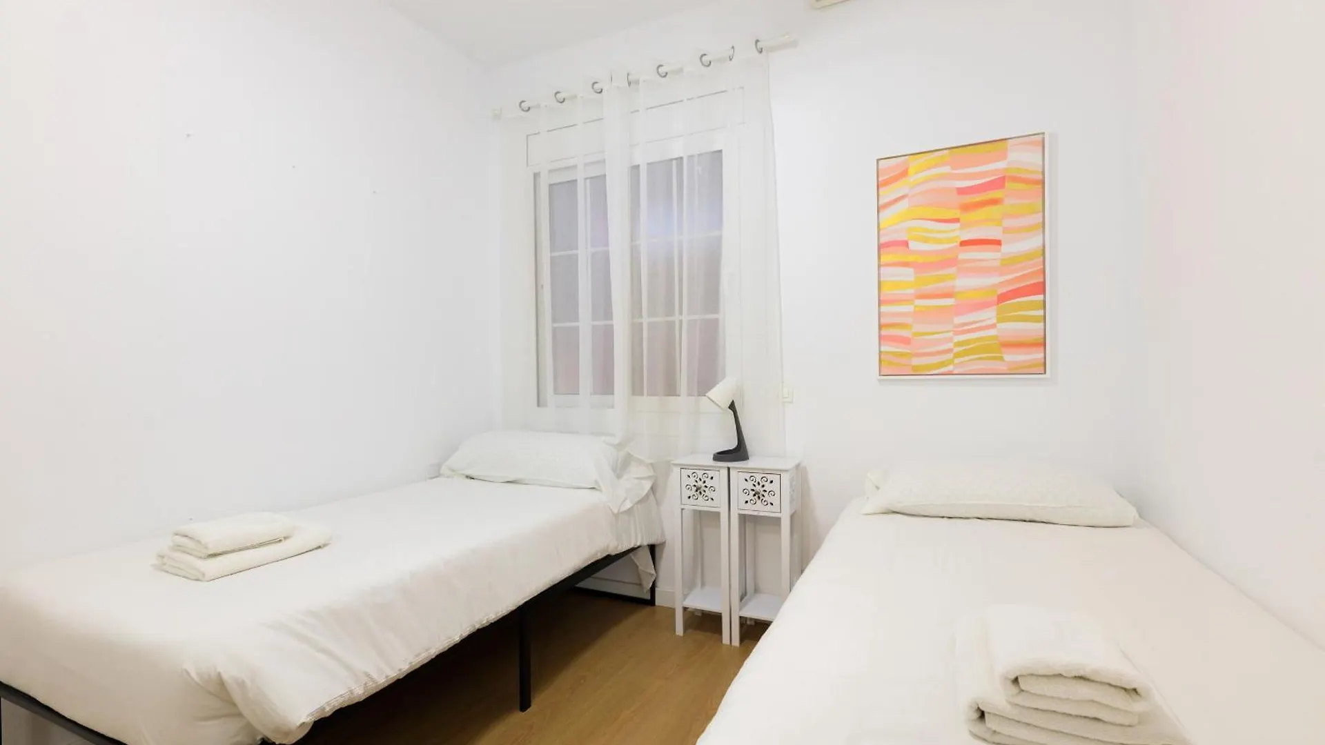 Aparteasy - Private Terrace, 3 Bedrooms, Eixample Barcelona 0*,