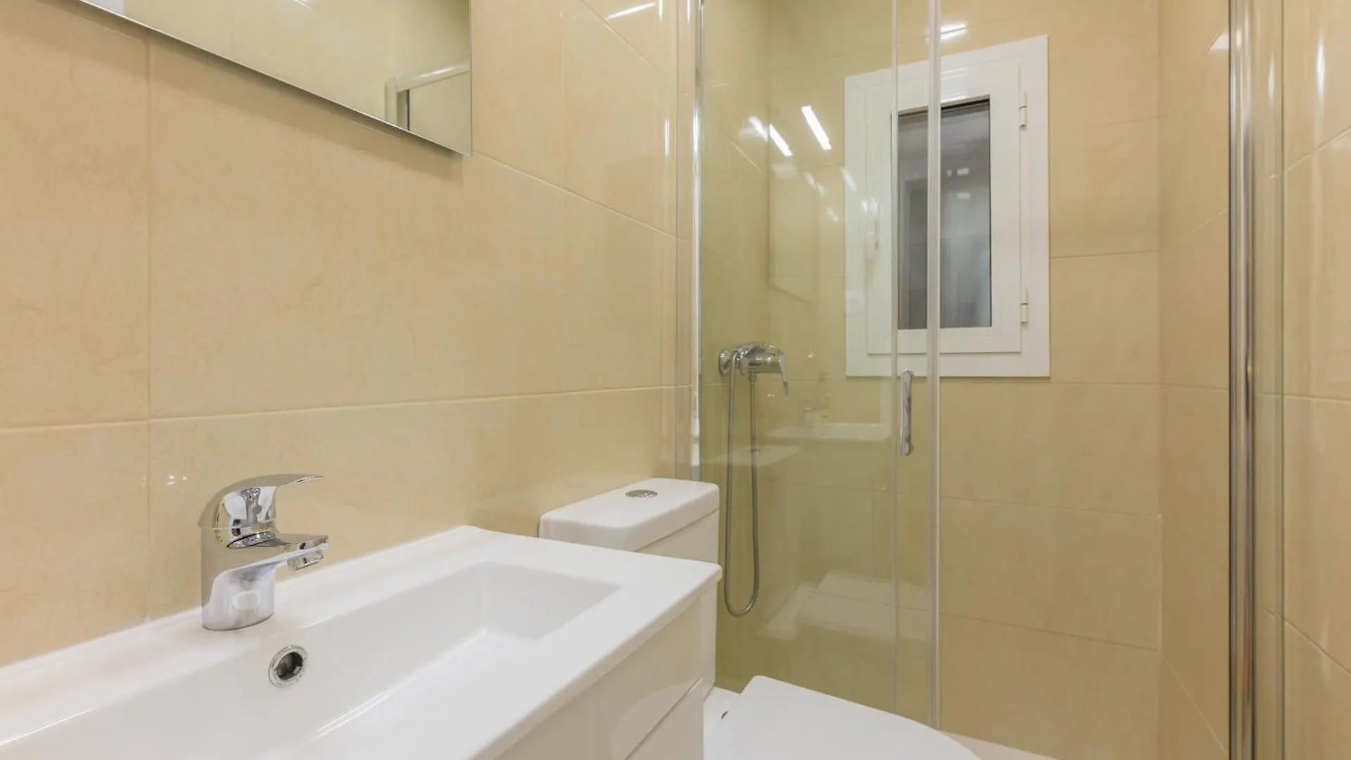 Apartment Aparteasy - Private Terrace, 3 Bedrooms, Eixample Barcelona
