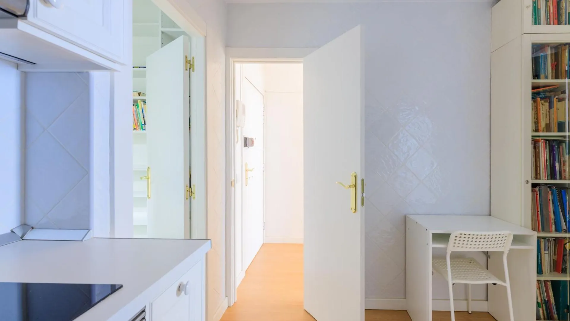 Apartment Aparteasy - Private Terrace, 3 Bedrooms, Eixample Barcelona Spain