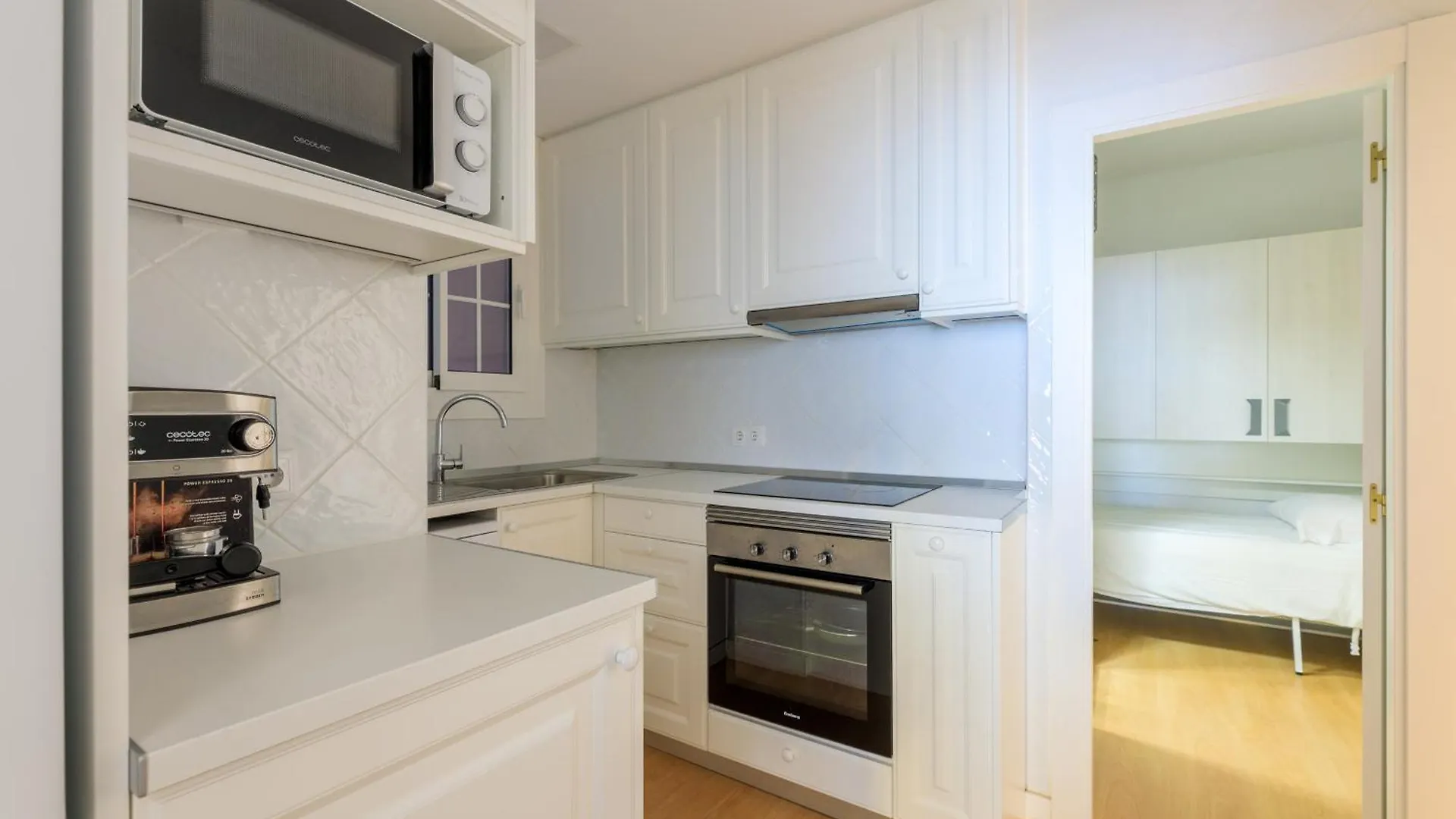 Aparteasy - Private Terrace, 3 Bedrooms, Eixample Barcelona
