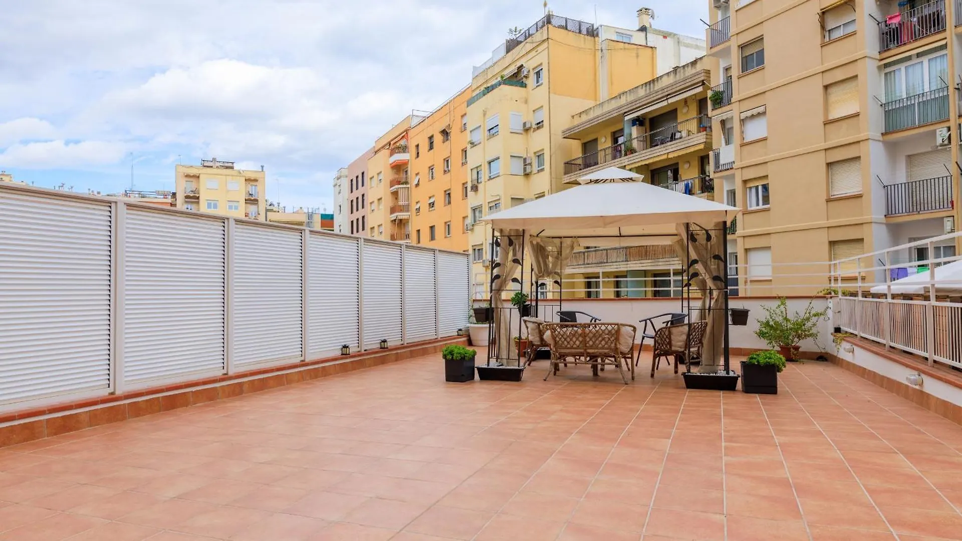 Aparteasy - Private Terrace, 3 Bedrooms, Eixample Barcelona 0*,