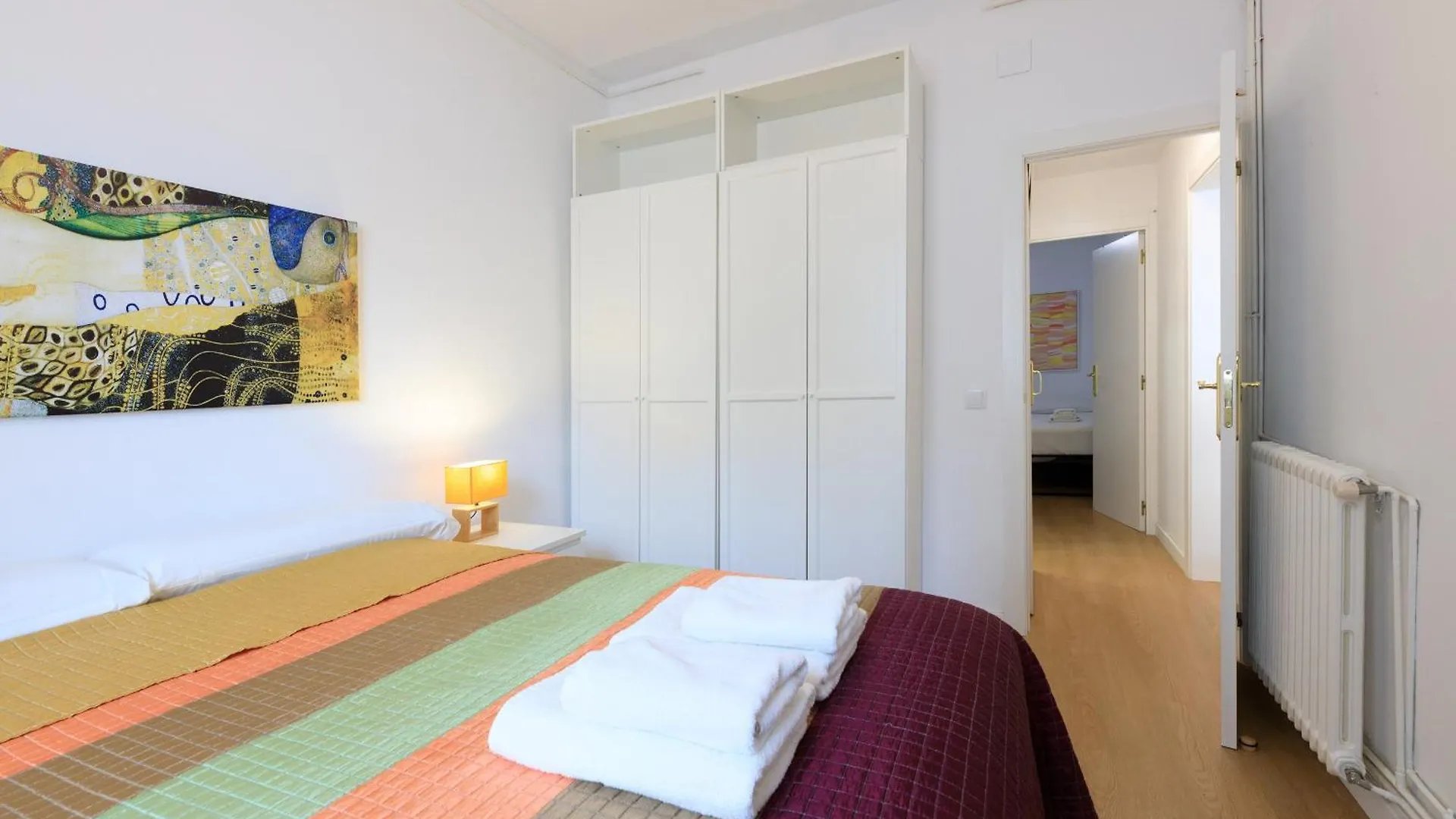 Aparteasy - Private Terrace, 3 Bedrooms, Eixample Barcelona Apartment