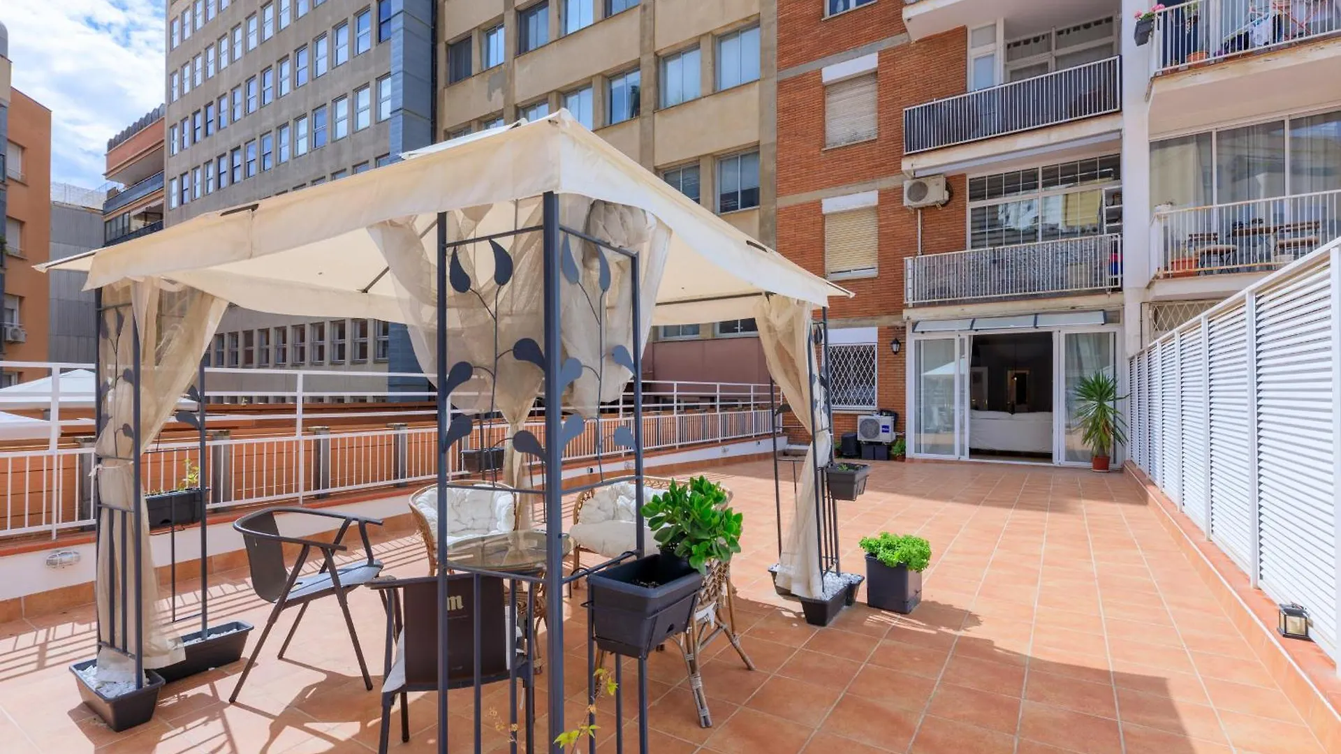 Apartment Aparteasy - Private Terrace, 3 Bedrooms, Eixample Barcelona