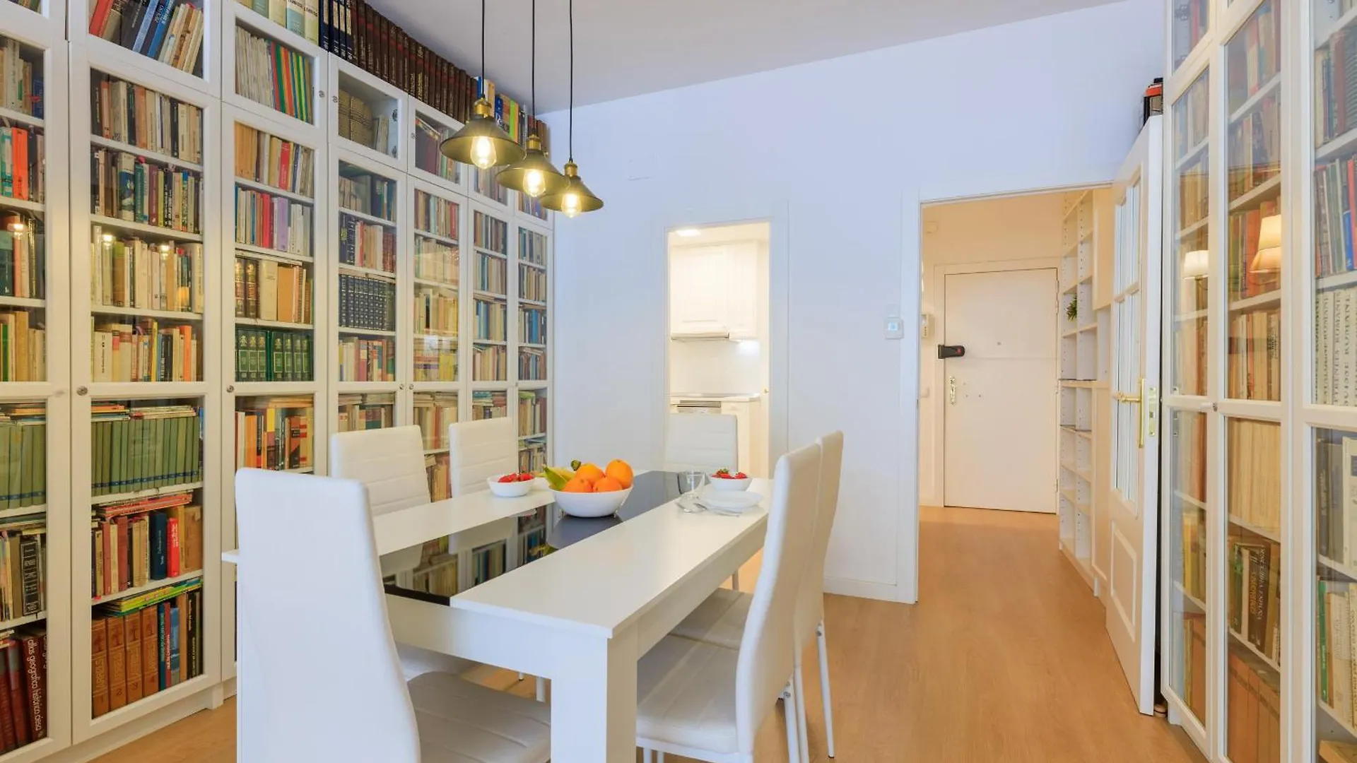 Aparteasy - Private Terrace, 3 Bedrooms, Eixample Barcelona Spain
