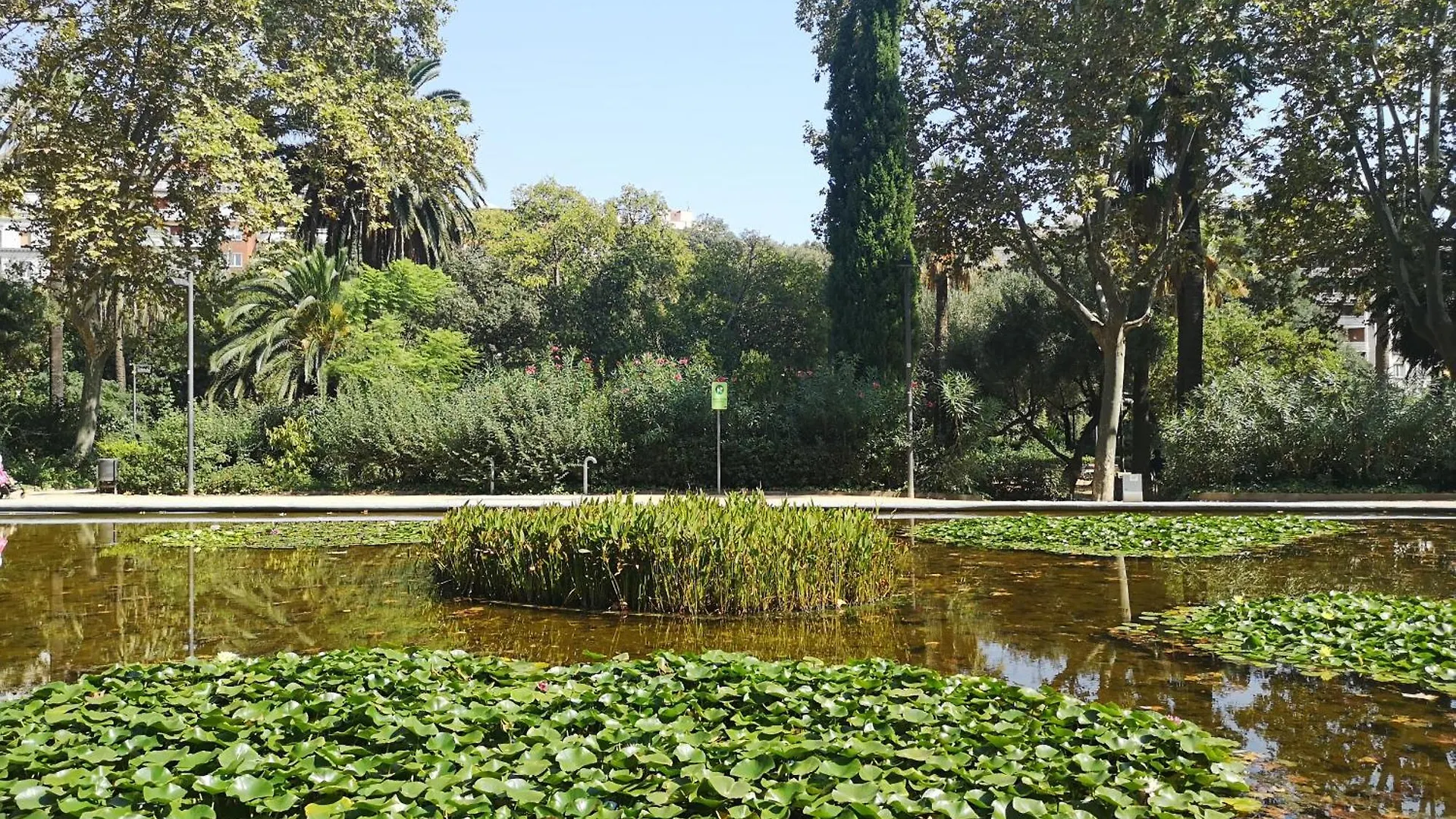Aparteasy - Private Terrace, 3 Bedrooms, Eixample Barcelona Apartment