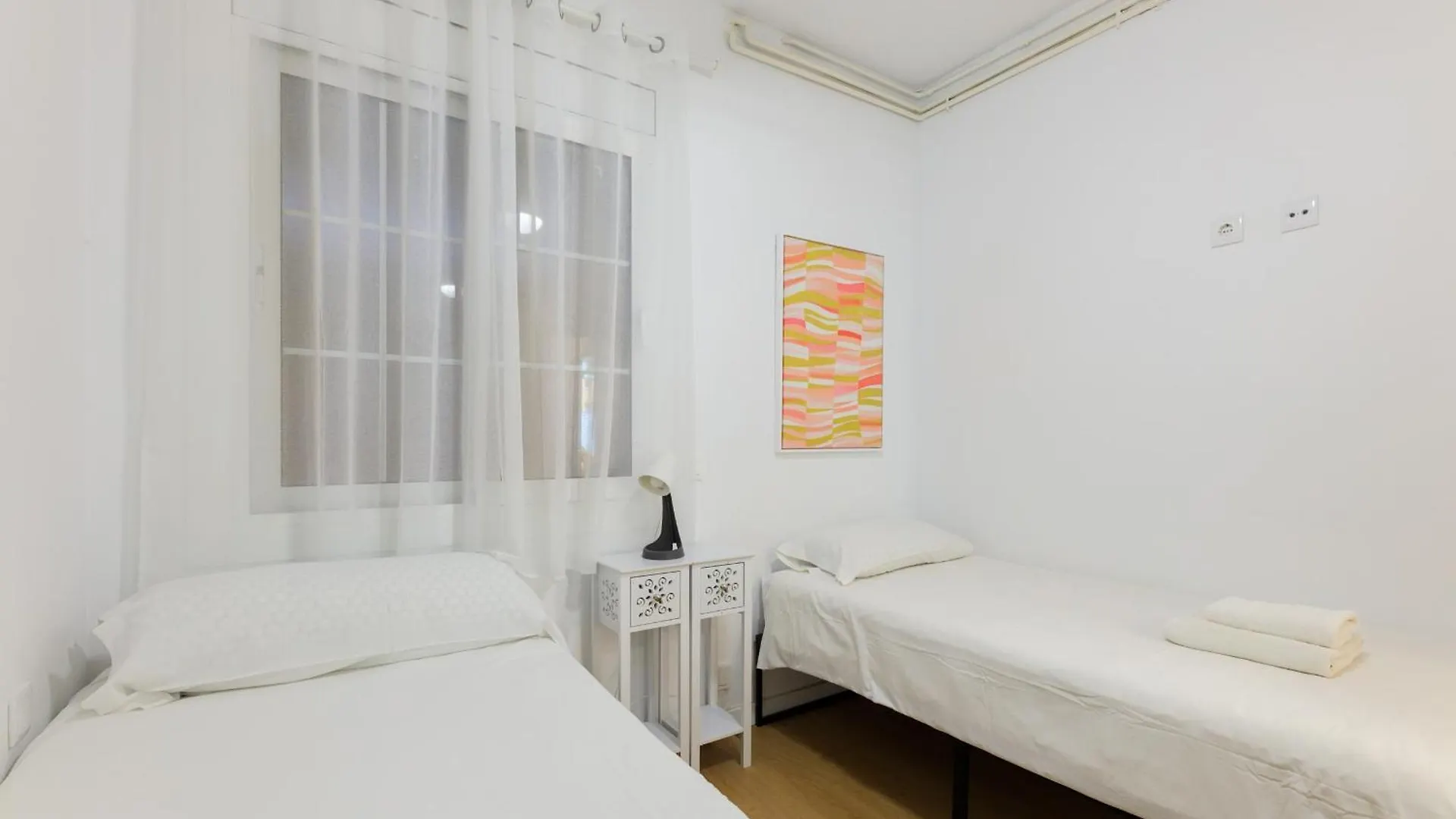 Aparteasy - Private Terrace, 3 Bedrooms, Eixample Barcelona Spain