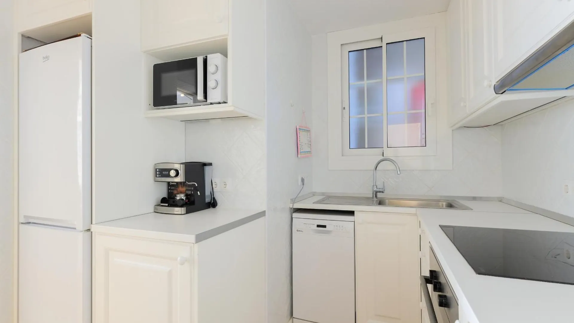Aparteasy - Private Terrace, 3 Bedrooms, Eixample Barcelona Apartment