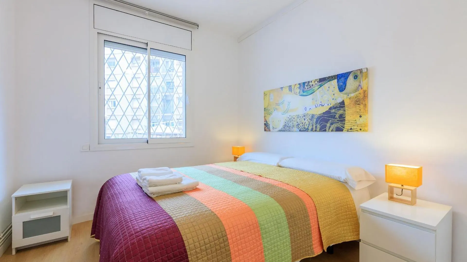 Aparteasy - Private Terrace, 3 Bedrooms, Eixample Barcelona