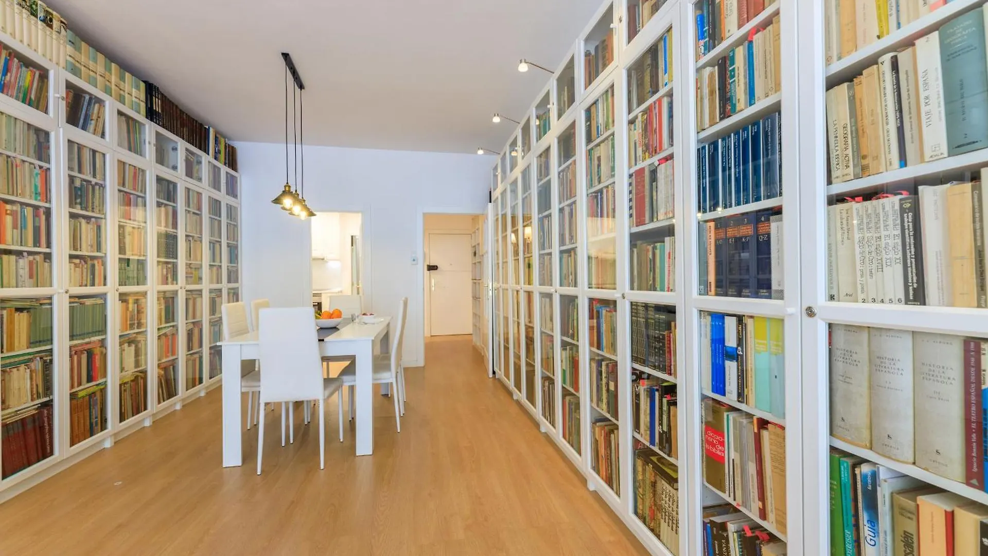 Aparteasy - Private Terrace, 3 Bedrooms, Eixample Barcelona 0*,  Spain