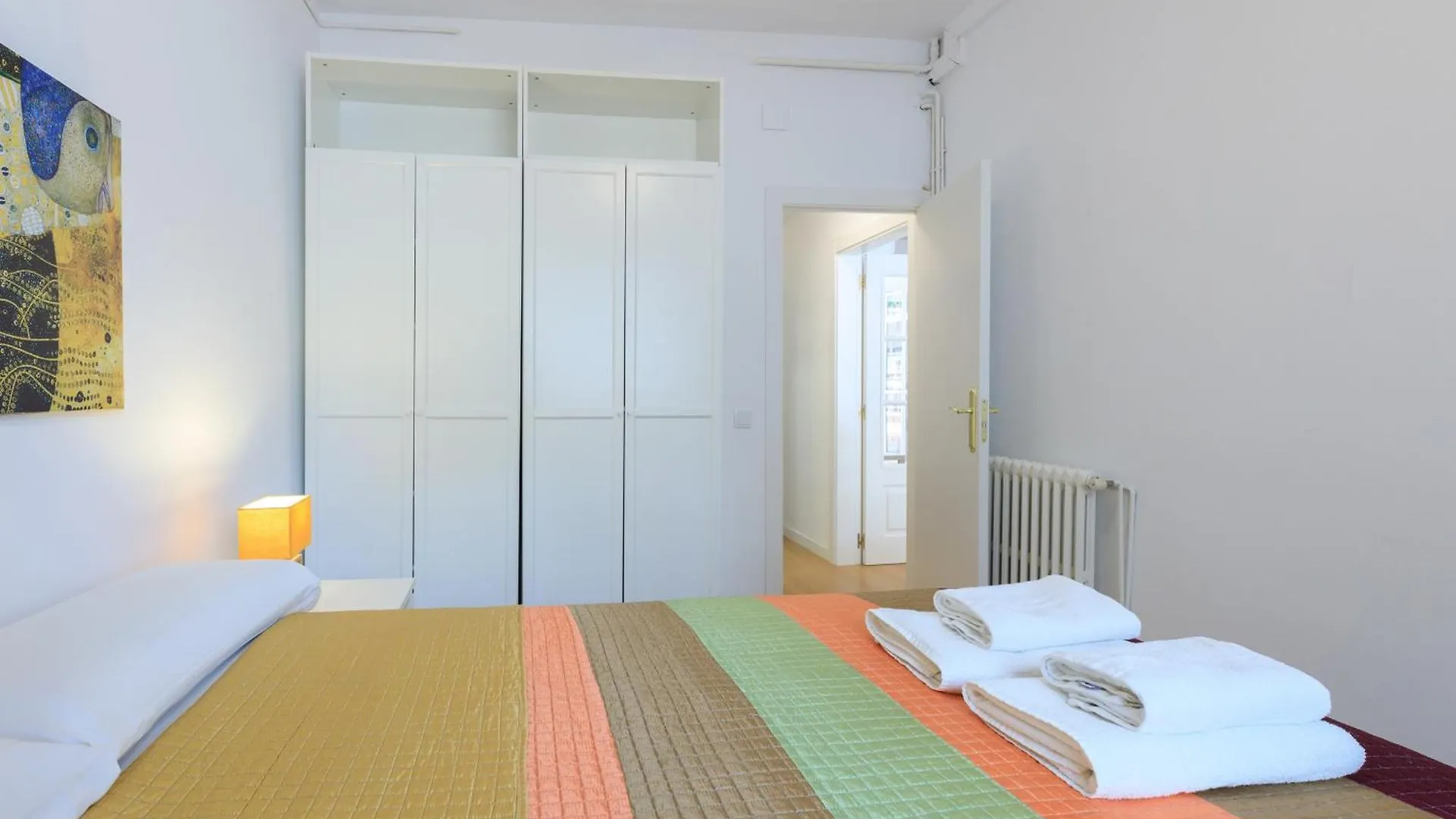 Aparteasy - Private Terrace, 3 Bedrooms, Eixample Barcelona